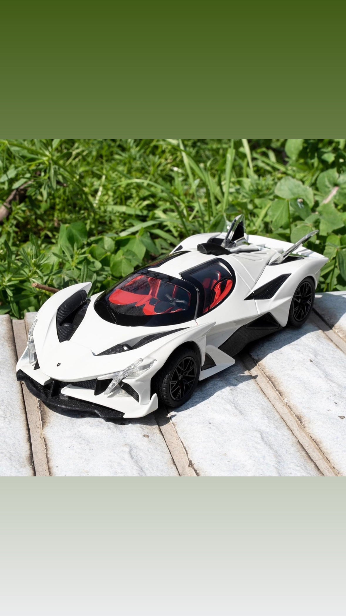 Apollo Evo Supercar 1:24 Scale White
