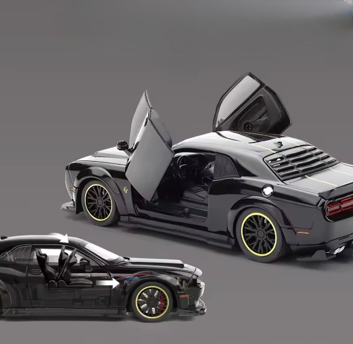 Dodge Challenger Hell Cat 1:32 Scale Black