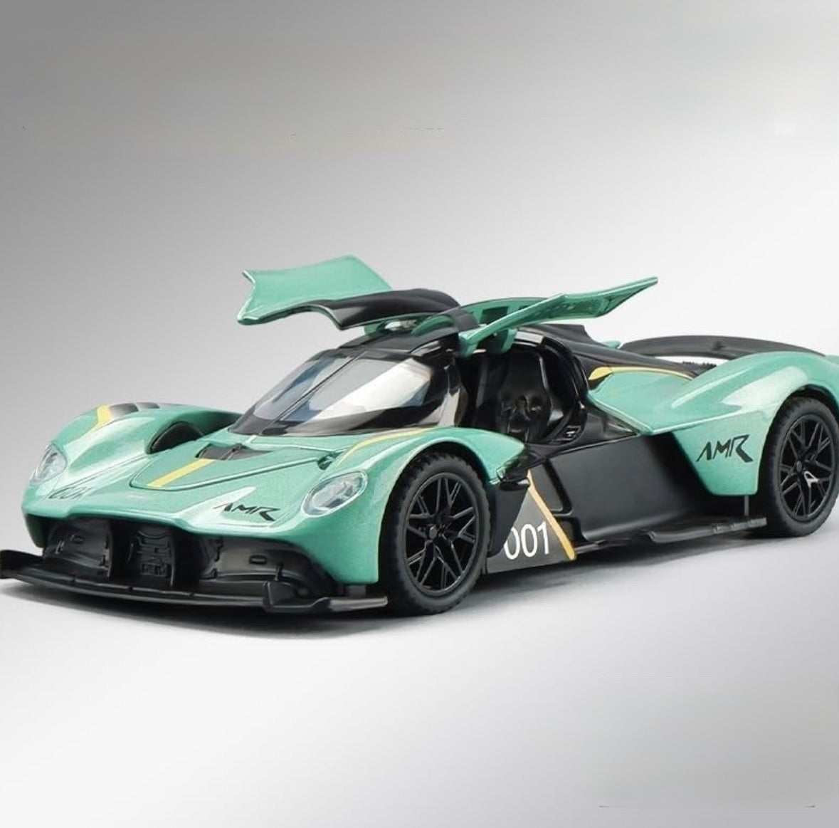 Aston Martin Valkyrie AMR 1:32 Scale Green