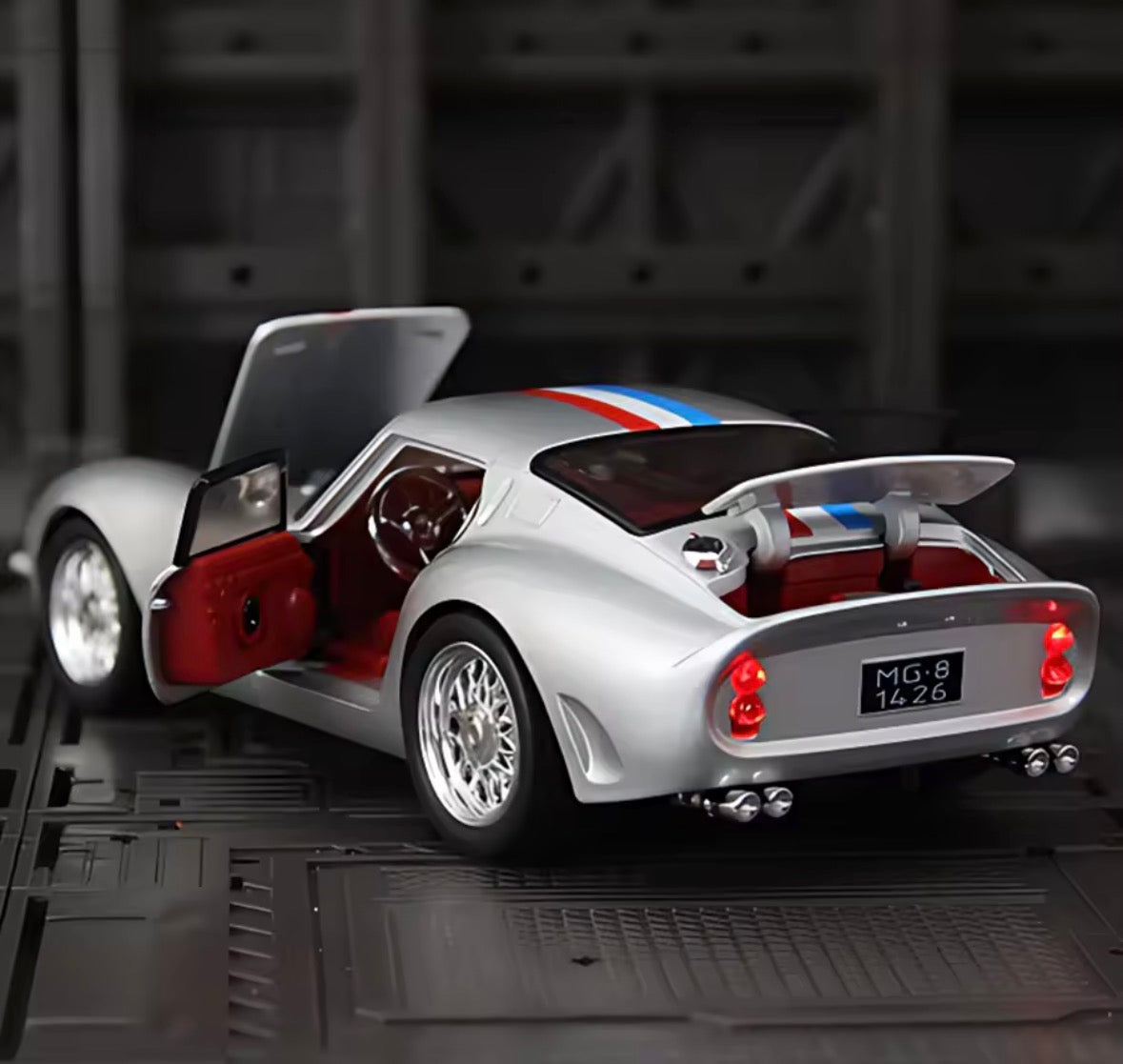 Ferrari 250 GTO 1:32 Scale Silver