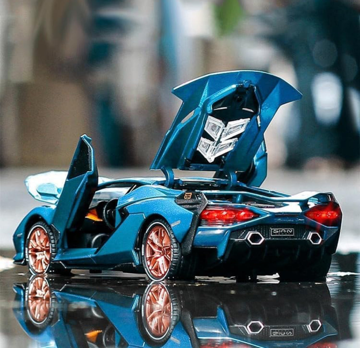 Lamborghini 1:24 Scale Blue