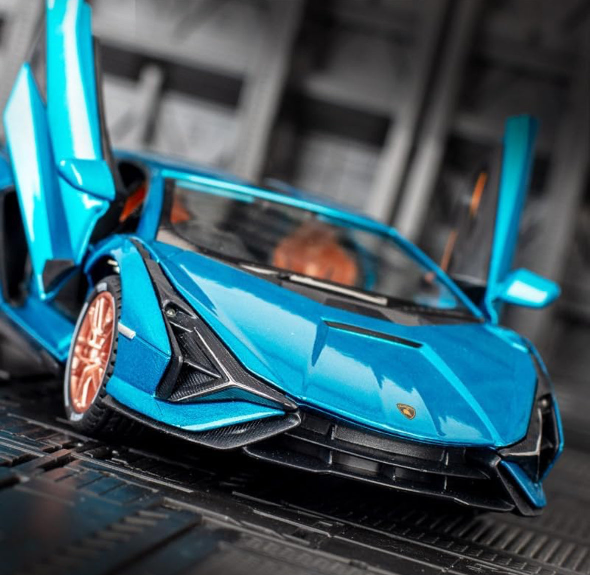 Lamborghini 1:24 Scale Blue