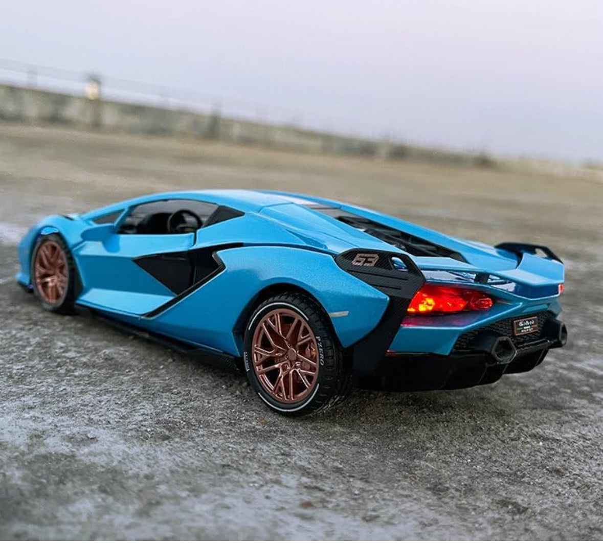 Lamborghini 1:24 Scale Blue